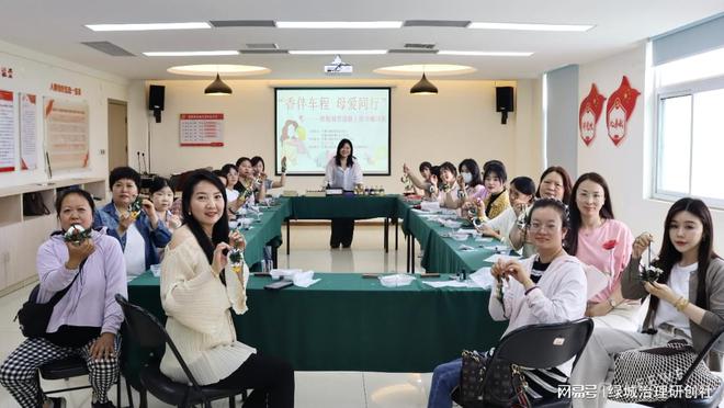 同行”——关爱巾帼司机母亲节暖心活动不朽情缘游戏网站址“香伴车程 母爱(图4)