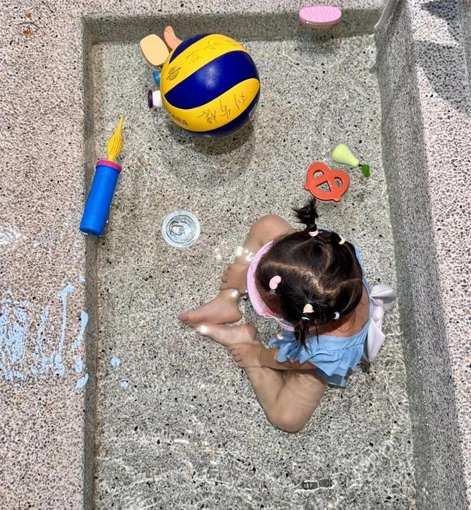 浴池”火了!孩子玩得欢还能泡澡乐趣满满mg不朽情缘网站重庆一户人家的“砖砌(图3) 浴池”火了!孩子玩得欢还能泡澡乐趣满满mg不朽情缘网站重庆一户人家的“砖砌(图3)